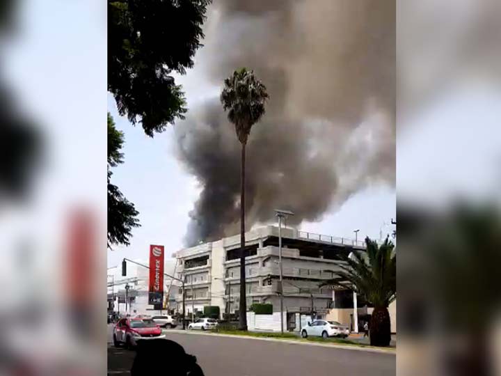 Reportan fuerte incendio en Galerías Coapa . Noticias en tiempo real