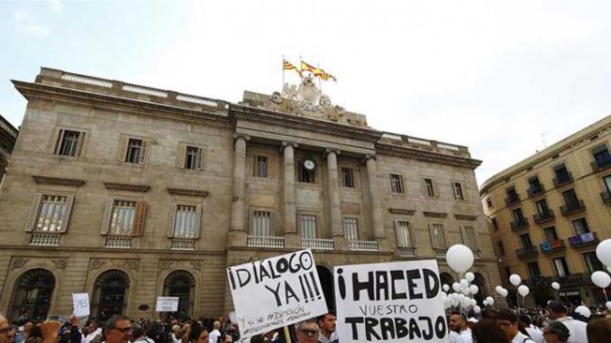 Españoles marchan por diálogo ante independencia de Cataluña. Noticias en tiempo real