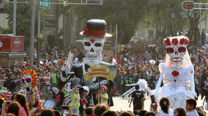 Destaca Peña Nieto desfile de Día de Muertos en CDMX. Noticias en tiempo real