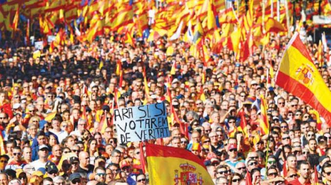 Quieren a Cataluña en España; Rajoy apoya manifestación. Noticias en tiempo real