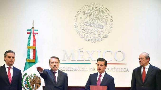 Peña Nieto toma protesta al nuevo Director General del IPN. Noticias en tiempo real