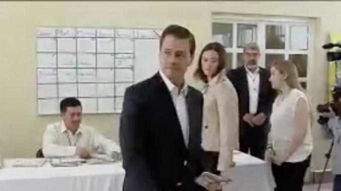 Peña Nieto emite su voto en el Centro Escolar El Pipila, frente a Los Pinos . Noticias en tiempo real