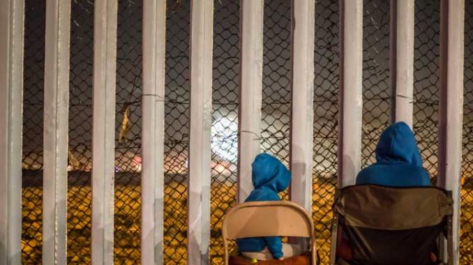 Jueza desecha unir familias migrantes; descalifica propuesta de Trump. Noticias en tiempo real