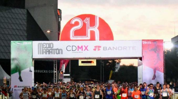 Arrancan 25 mil atletas el Medio Maratón de la CDMX. Noticias en tiempo real