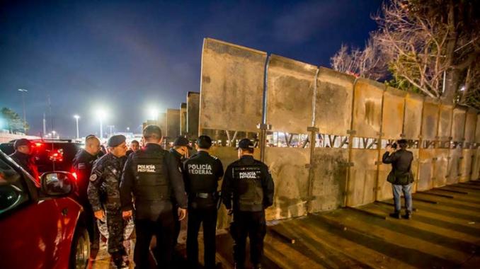 Policía Federal blinda Tijuana para evitar paso de migrantes a San Ysidro. Noticias en tiempo real