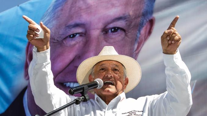 Arriba López Obrador al INE para solicitar registro de candidatura . Noticias en tiempo real