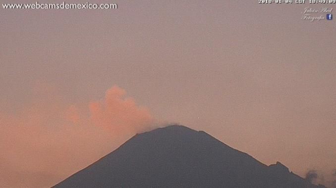 Popocatépetl emite fumarola de dos kilómetros . Noticias en tiempo real