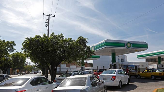 Pemex incrementará número de autotanques para resolver desabasto de gasolina. Noticias en tiempo real